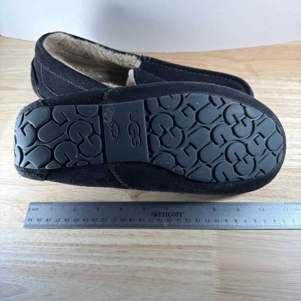 READ UGG Ascot Slipper Color Black Men's Size US 8 /Women's US 9. Style# 1101110